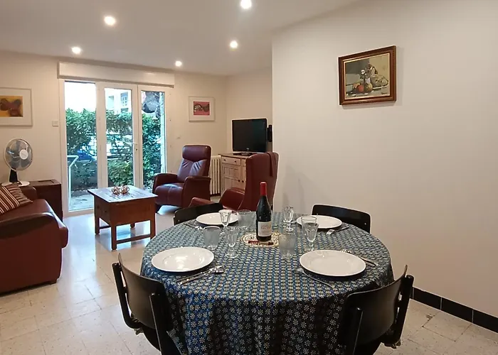 Grand Appartement, 2 Et Jardin Apartmán Nîmes