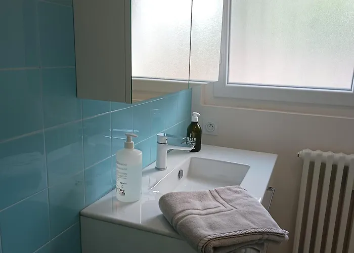 Grand Appartement, 2 Et Jardin * Nimes