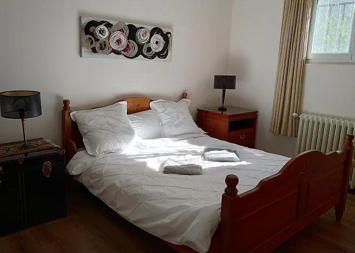 Grand Appartement, 2 Et Jardin Nimes
